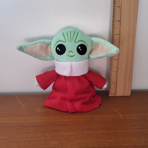 Star Wars Mandalorian GROGU Baby Yoda Plush Red Outfit No Candy Galerie - Picture 5 of 5
